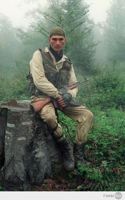 Тоже...В мае 1995 года фотограф Эрик Буве (Eric Bouvet) провел две недели с российскими солдатами в горах Чечни. За эти две недели 6 человек погибло, 18 ранило.