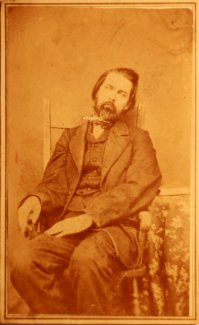 В 19 веке было модно умерших фоткать,на память ...