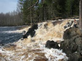 Огромнейший плюс, еще бы цены на бензин так не взлетали. Можно и кататься по Родине. Прошлый год Карелия на авто, этот Южный Урал. Дальше думаю на Алтай махнуть.
Водопад Рускеала, близ Сортавалы Карелия
