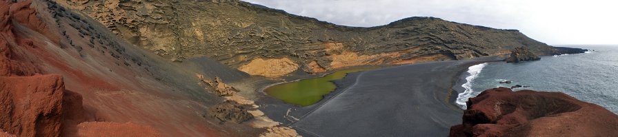 Внесу свои 5 копеек тоже:
Первое Sete Cidades - Lagoa de Santiago. Азоры.
Второе - Lagoa do Fogo, там-же, тоже жерло потухшего вулкана.
Третье - El Golgo, Lanzarotte.