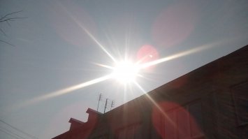 Фильтров не было (( Выскочил на улицу... В отблике видно как закрывается,а само затмение смотрел через сварочную маску