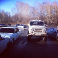 Тоже больно то фанатом уаза не был, пока не купил его себе, покаталса по лесам и пошло поехало, лифт, резина 33"... Както спокойнее на душе становится, когда знаешь что можешь поехать практически в любое место, и наличие дорог не играет никакой роли... Романтика.... а еще в нем балки бетонные можно возить, и цемента в мешках под тонну..