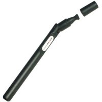 Чистить матрицу графитовым карандашом это нормально, делал это не раз и вполне успешно. Только карандаш должен быть специальным, предназначенным именно для матриц - у него наконечник маленький, треугольный, и мягче. Ну и понятно, что брать надо не китайскую дешевку. А тот, что у автора на фото более грубый, годится только для чистки линз.