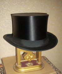 Шапокляк. Не старуха из мультика, а складная шляпа.