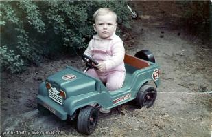 где-то в 85м году ещё такое было) пластиковый корпус, лёгкая)