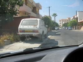 тройка была зашпаклёвана меловой шпаклёвкой..)) да и руль справа..