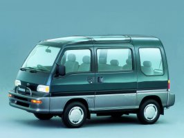 Была еще такая трехцилиндровая полноприводная рамная моторашка Domingo.Говорят, что весьма неплохо ползает по бездорожью.