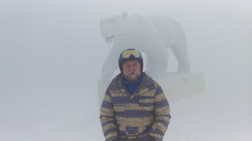 Я думаю это тест на спрос. Вот думают,либо подъемники поставить на новой канатке, либо много таких кабинок. Если спрос будет, то оснастят. И обычный скипасс трех долин не прокатит. Кстати автор не прав по поводу высоты. На фотке я в 3-х долинах на высоте 3100 метров, правда погода не удалась.