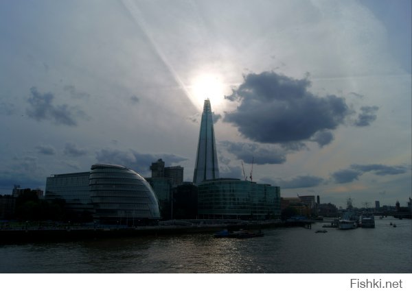 А вот вам Око Саурона из Лондона.
Самое высокое здание Англии.