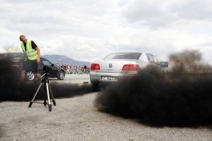 да пох, специально для центра куплю битый тарантас с дизелем евро 5, выкину сажевый фильтр, накручу время впрыска форсунок и буду на нём вокруг кремля ездить. А ><уйли, евро5, идите мимо.