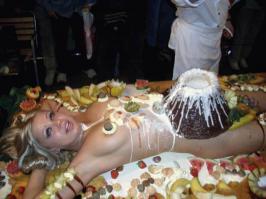 Вот этот ТОРТ точно "жалко резать")