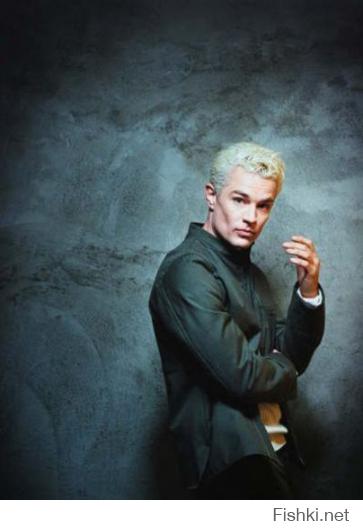 Можете минусовать, но самый зачетный вампир после Лесли Нильсена - это Джеймс Мастерс