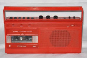 Такой был. Крутая штука, не очень большой, не жевал кассету, умел писать и в то время смотрелся крайне стильно )))