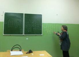 Ограничения может и бывают только в голове, но...разве нельзя было просто развернуть створки у доски?