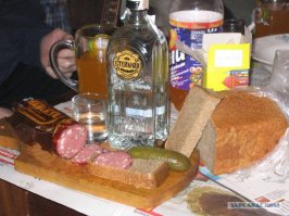 Наивкуснейшее лакомство всего из двух ингредиентов - водка и закусь)))
