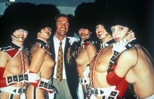 А Арни то знает толк в колбасных обрезках!