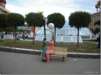 Майдан. Когда последний раз там был, ещё стояла.