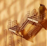 Это пожарная лестница. Просто разных видов.