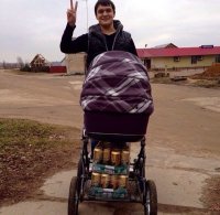 А что с папашкой не так? Ну затарился, так ХЗ на какую толпу, да и все отдохнуть любят.