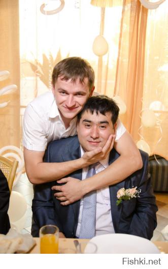 Вот так гуляют в Алматы на свадьбе ! Это с моей =)