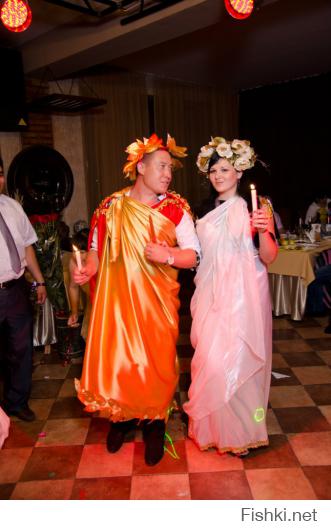 Вот так гуляют в Алматы на свадьбе ! Это с моей =)