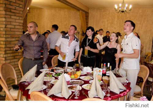 Вот так гуляют в Алматы на свадьбе ! Это с моей =)