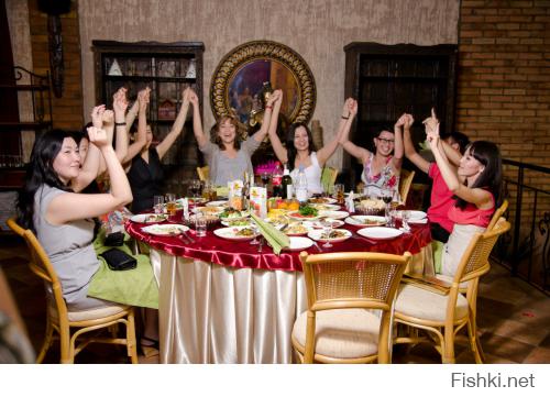 Вот так гуляют в Алматы на свадьбе ! Это с моей =)