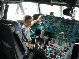 А вот мой в верхней кабине Ил-76мд. Таганрог.