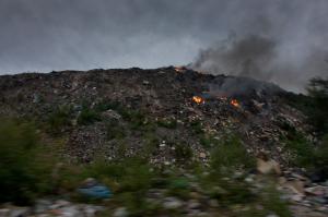эт вы не видели что там раньше было. Просто одна большая куча горящего изнутри мусора. Даже после ливней не тухла.