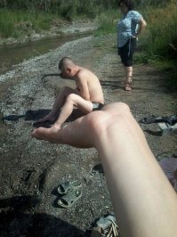 Походу хреново парнишке, смотри что бы на ладошку не наложил