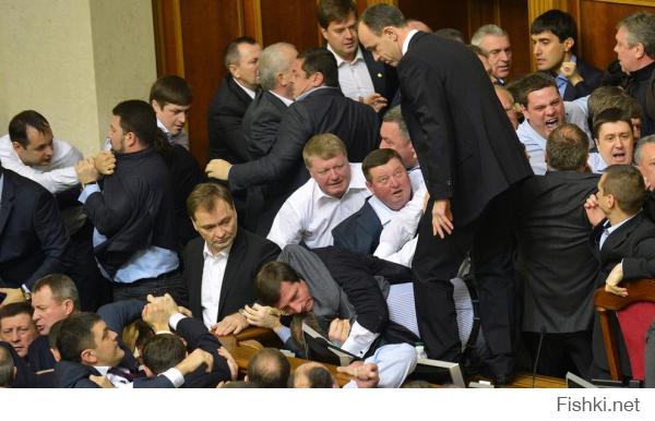 Да у вас и старшее поколение психованное, сами друг-друга скоро перебьют: