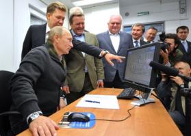 Алексей, я и раньше не сомневался, что свой рабочий день наш президент начинает с просмотра Фишек. А потом, на основе прочитанного, занимается перспективным планированием.
Кстати, у меня и фото есть, как он с подчинёнными обсуждает вчерашний пост про Южный поток: