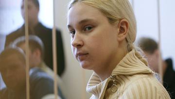 Мельниченко осенью 2009 года покинула здание новосибирского суда лишь с 4,5 годами колонии и высоким штрафом. Местные журналисты утверждают, что богатые родители и влиятельные друзья сделали свое дело.