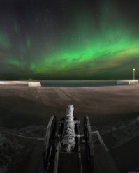 Архангельская обл
г.Северодвинск 
остров Ягры
набережная
норги нервно курят