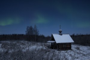 У нас на севере полно таких домов !!!
вот посмотрите какая красотища!!!