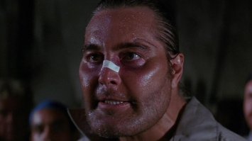 Всегда, когда смотрел "Танго и Кэш" не понимал, почему Баз Лайтер (Светик) попал в тюрьму