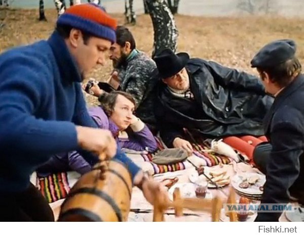 Кстати, в сцене на пикнике одного из друзей Гоши играет сам режиссер картины - Владимир Меньшов.