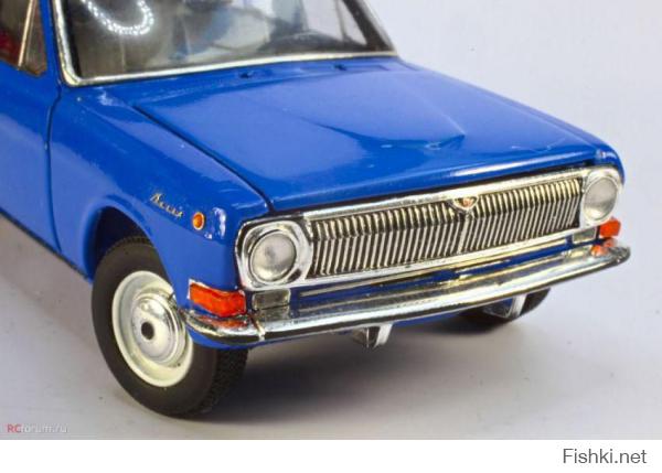 Модельки были просто супер! Вот эта автолегенда была у меня в детстве. Тогда качество проработки деталей было очень высокое, сейчас только на очень дорогих моделях встретишь что-либо подобное