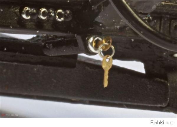 Модельки были просто супер! Вот эта автолегенда была у меня в детстве. Тогда качество проработки деталей было очень высокое, сейчас только на очень дорогих моделях встретишь что-либо подобное