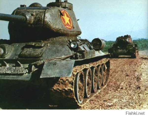 Танки Т-34-85 стояли у истоков бронетанковых сил Демократической Республики Вьетнам. Первыми боевыми машинами, которые достались вьетнамцам ещё в ходе войны за независимость, были два американских М24 и несколько бронемашин М8 и бронетранспортеров М3. Значительно усилить бронетанковые силы удалось в 1950-е гг., когда активную поддержку Вьетнаму стал оказывать Советский Союз.
В 1959 году прибыла первая партия техники, состоявшая из 35 танков Т-34-85 и 16 самоходных орудий СУ-76М. Это количество позволило к 5 октября сформировать первый танковый полк под номером 202. Инструкторы прибывали как из СССР, так и из Китая, так что обучение вьетнамских экипажей шло быстро и находилось на высоком уровне. Для того, чтобы лучше узнать противника часть офицеров полка в 1962 году была отправлена в Южный Вьетнам. Танков у северных вьетнамцев было немного, поэтому основные надежды возлагались на ручные гранатомёты, а “тридцатьчетверки” планировалось использовать в качестве средства усиления. Сделанный выбор оказался очень правильным.
В 1964 году 202-й полк получил пополнение в виде новых танков Т-54 и ПТ-76, что позволило перевести его на трехбатальонный состав. Впрочем, первые бои на границе с Лаосом провели экипаж ПТ-76, а “тридцатьчетверки” большую часть времени использовались для обучения.
Следующий значительный этап в развитии танковых сил ДРВ имел место в 1971 г. В этот год в бой вступили танки Т-54 и тогда же командование решило сформировать ещё два танковых полка – 201-й и 203-й, а также три новых танковых батальона. Параллельно был переформирован 202-й полк.
В 1971 году танки не раз становились жертвами вертолётов. Например, только 2-я эскадрилья 17-го воздушно-кавалерийского полка, вооруженная АН-1 “Hue Cobra”, записала тогда на свой счет четыре ПТ-76 и один Т-34-85. Примечательно, что все танки были уничтожены НАРами с тяжелой боевой частью, так как обстрел “тридцатьчетверок” из 20-мм пушек не давал никакого эффекта.

Танки Т-34-85 остались на вооружении 202-го и 203-го танковых полков и в 1972 году приняли активное участие в боях на границе с Южным Вьетнамом. Несмотря на явную устарелость “тридцатьчетверки” из 203-го полка очень хорошо проявили себя в боях с южновьетнамскими войсками. Первый бой они приняли в Центральном Нагорьи, поддерживая наступление на Бен Хетт и Контум. Сражение продолжалось с 9 по 31 мая и завершилось отходом войск вьеконга. Значительную роль в этой операции сыграли американские штурмовые вертолета AH-1 “Cobra”, удары которых оказались весьма кстати. Потери танков армии ДРВ оценивались в 80 танков и 4000 солдат и офицеров, причем основная тяжесть боёв легла на экипажи Т-54 и ПТ-76. Тем не менее, в конце 1972 года 6-й и 195-й танковые батальоны были переброшены на лаосскую границу. На вооружении этих подразделений, кроме “тридцатьчетверок”, находилось также плавающие танки Тип 59 и ПТ-76. В течении завершающего периода боевых действий танкисты поддерживали атаки пехотных частей у населенных пунктов Сам Тхонг и Лием Тьен. Здесь был потерян по меньшей мере один Т-34-85.
Следующая партия Т-34-85 прибыла в 1973 году, вместе с некоторым количеством самоходок СУ-100. Откуда была поставлена эта техника (со складов или из Западной Группы Войск) – неизвестно. На этот раз командование ДРВ действовало более осторожно. Дождавшись, когда американцы покинут Вьетнам, вьетконг развернул широкомасштабное наступление, обернувшееся коллапсом для армии южных вьетнамцев.
Одним из первых удар наносил 273-й танковый полк, атаковавший противника в Центральном Нагорье в направлении на Бан Ми Туот. Успех имевшегося в его составе батальона “тридцатьчетверок” был обеспечен практически полным отсутствием авиационной поддержки обороняющихся. Одновременно от границы с Лаосом наступал 2-й армейский корпус с приданной ему 203-й танковой бригадой, в составе которой также находилось несколько Т-34-85. Отсутствие у армии Южного Вьетнама достаточного количества современной бронетехники и общая деморализация солдат привели к тому, что уже 23 марта пал Дананг. Танковых сражений не велось вообще.
В апреле 1975 года, когда война близилась к завершению, танки стали использовать как средство огневой поддержки и применяли их небольшими группами. Например, 195-й и 575-й батальоны, имевшие весьма разношерстный состав, действовали по отдельности в районе населенных пунктов Куанн Локк и Бьен Хой.

После завершения войны “тридцатьчетверки” продолжали оставаться на вооружении армии социалистического Вьетнама довольно долгое время. К примеру, в 1979 году танки Т-34-85 приняли участие во вторжении в Лаос. Ввиду слабости противотанковых средств потерь среди “тридцатьчетверок” почти не было и впоследствии несколько машин было передано лаосской армии. В том же году Вьетнаму пришлось отражать агрессию со стороны Китая, который заявил о своих территориальных претензиях, хотя на самом деле это была реакция на выбор вьетнамцами в качестве основного союзника СССР. В боях на севере страны войска СРВ потеряли несколько танков, включая Т-34-85. Сейчас этот трофей выставлен в китайском музее.

Совсем немного информации сохранилось о вьетнамской попытке доработать Т-34-85 под ЗСУ. По всей видимости, в ход пошли танки которые по каким-либо причинам не могли более использоваться по прямому назначаению. С этих машин демонтировали башню, на месте которой устанавливалась открытая свехру рубка с возможностью кругового вращения. Пушка заменялась на два 37-мм зенитных орудия Тип 63 китайского производства. Сколько было построено таких ЗСУ остается неизвестным, но точно можно утыерждать что их было не менее двух. Одну из таких самоходок захватили американские войска и сейчас она демонстрируется в экспозиции Абердинского полигона.

К началу 1990-х гг. “тридцатьчетверки” продолжали формально оставаться на вооружении, но фактически они находятся на долговременном хранении.