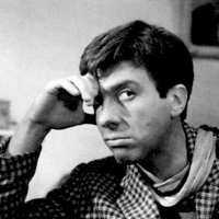 Дьявол, как всегда, в деталях. Мошенники часто себя выдают в тексте, надо только внимательно прочитать и выявить нестыковки. Так в даном "опусе" есть строчка: "Это разовая "распродажа", сейчас есть только около 140 штук и других больше не будет", вместе с тем ниже волшебная запись: "По телефону я не общаюсь, мне каждый день пишут больше сотни человек, с каждым все индивидуально проговаривать и обсуждать нет ни времени, ни сил, ни желания".
В принципе, за ДВА первых дня, он уже ВСЁ распродал, раз ему сотнями звонят, к чему дальше весь этот цирк?