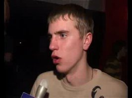 Запрыгнул на бордюр