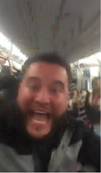 Мужчина чуть не выбил дух из женщины после того, как она ударила его ботинками в голову 