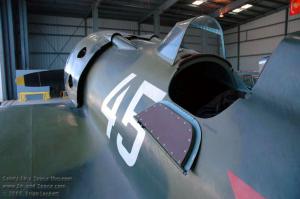 Там есть такая, малюсенькая, вниз откидывалась.