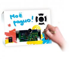 Сейчас тоже такое есть - конструктор моё радио. Я пробовал собирать - времени не хватило. Я паяю плохо.
В итоге получается самое настоящее радио.