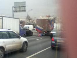 Вчера в Мск на Варшавском шоссе)
Извиняюсь за говнофото, фоткала на плеер, из троллейбуса, на ходу..)