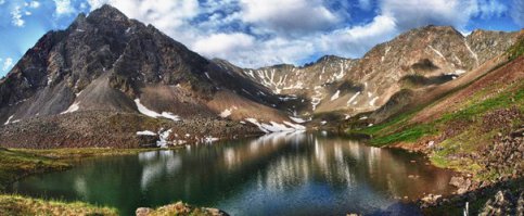 Очень много красивых гор. Автор, а где же наши? Белуха на Алтае, восточные саяны????? Почему отечественного производителя не поддерживаем???