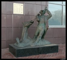 Классная статья. В Москве то же есть памятник барону. И надпись на памятнике: "Вы утверждаете, что человек сам может вытащить себя из болота? Обязательно! Более того, я уверен, что каждый человек время от времени должен делать это!".