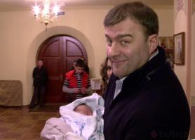 Пореченков похищает украинского младенца