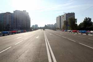 Не знаю как по России, но у меня в городе и области дороги практически все отремонтированы, весь город (Иваново) ровный. Дороги были худшие, теперь все наоборот. Полностью сделали несколько улиц с нуля, путепровод (правда не в этом году, уже года 2 как)
Вот пример одной улицы только. 
Было и стало и путепровод: